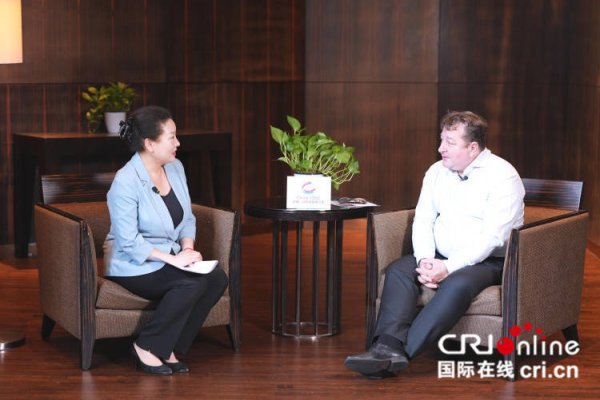 配资专业网上炒股 罗马尼亚中国工商会主席尼古拉耶·瓦西列斯库：中国是世界可靠的经济伙伴 中罗经济合作需贯彻双赢